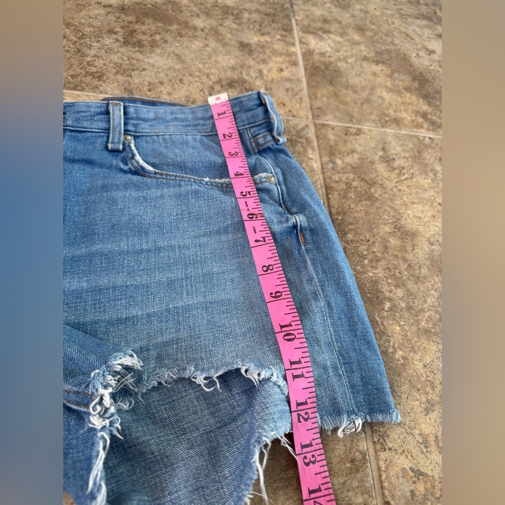 D women’s Rag & Bone Blue dre low rise Jean Shorts with Distressed Hem - Picture 6 of 8